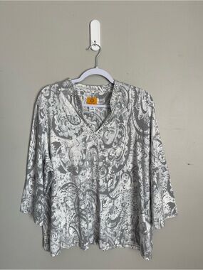 RUBY RD. Gray and White Rhinestone V-Neck Printed Tunic Top Sz 1X